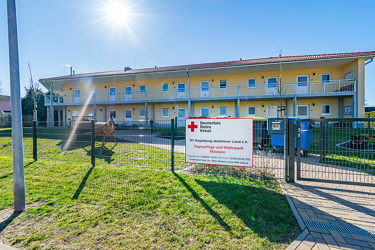 Außenansicht des Eingangsbereiches zur Tagespflege und dem Betreuten Wohnen in Möckern Außenansicht des Eingangsbereiches zur Tagespflege und dem Betreuten Wohnen in Möckern