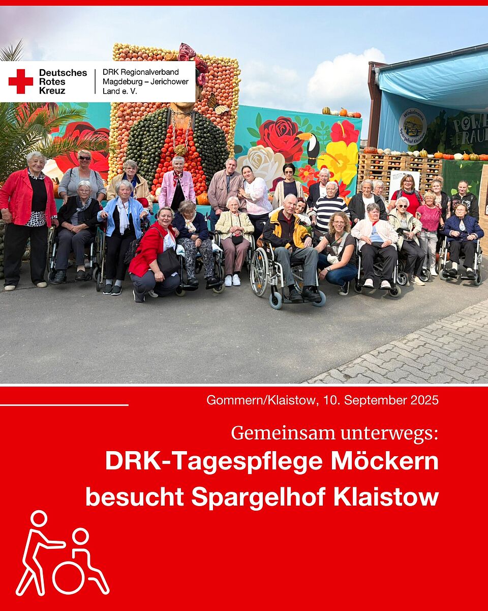 Grafik mit Gruppenfoto der DRK-Tagespflege Möckern vor dem Spargelhof Klaistow und Textfeld mit Titel des Beitrags.
