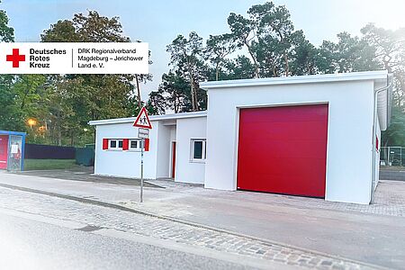 Titelbild mit der neuen DRK-Rettungswache Heyrothsberge und dem Logo des Deutschen Roten Kreuzes.