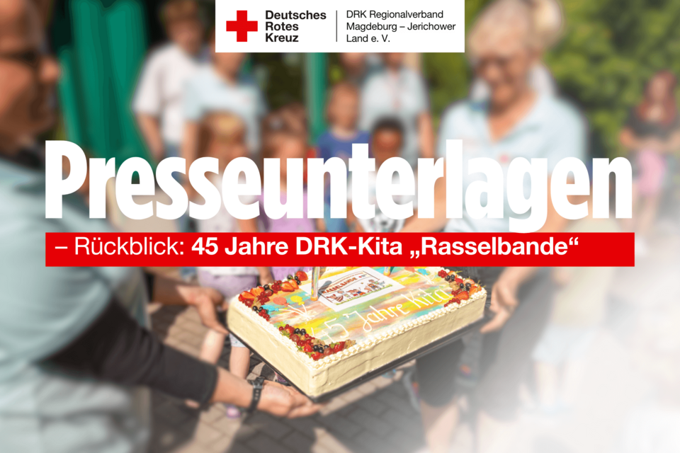 Titelgrafik „Presseunterlagen – Rückblick: 45 Jahre DRK-Kita Rasselbande“ mit Jubiläumstorte.
