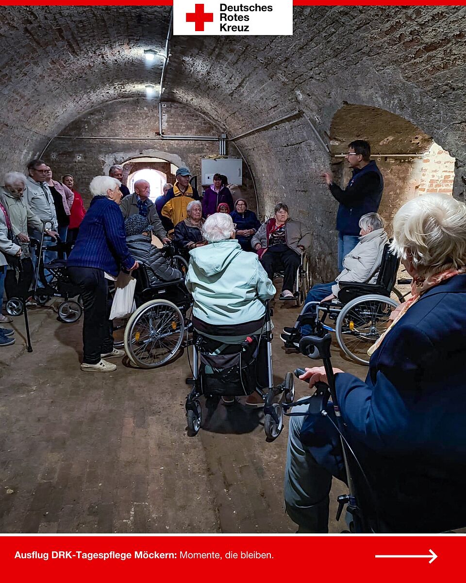 Seniorengruppe der DRK-Tagespflege Möckern bei einer Führung im historischen Eiskeller in Burg.