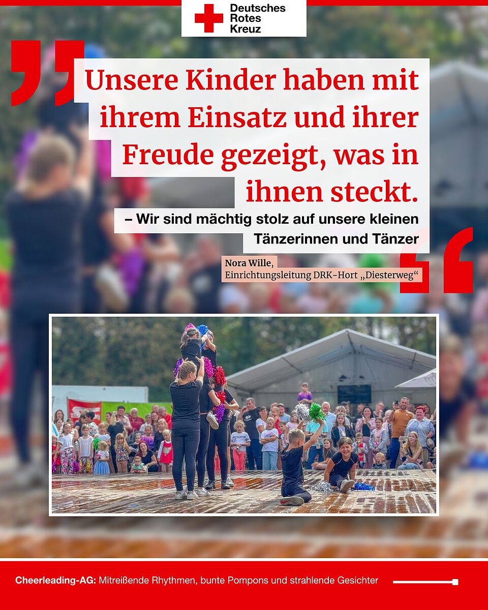 Kinder der Cheerleading-AG des DRK-Hortes „Diesterweg“ zeigen beim Kartoffelfest eine Hebefigur mit bunten Pompons.