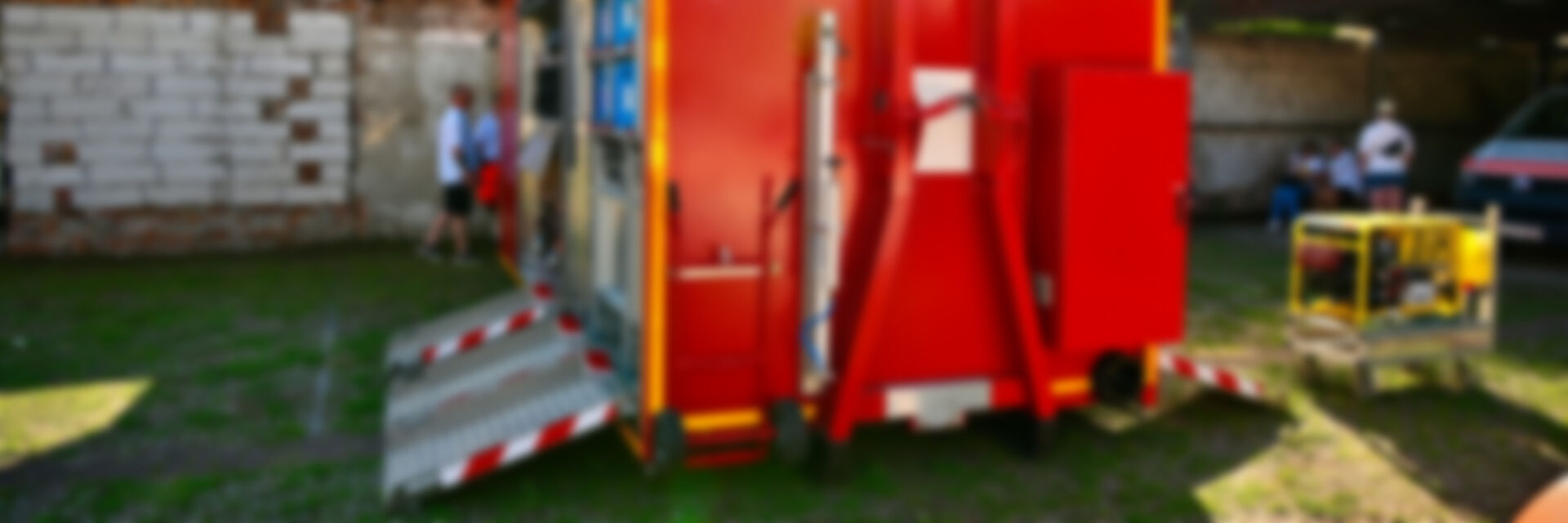 Bühnenbild — Abrollcontainer BHP 50 des Fachdienstes Sanität Der Abrollcontainer BHP 50 wurde den Einsatzkräften im Rahmen eines Dienstabends vorgestellt.